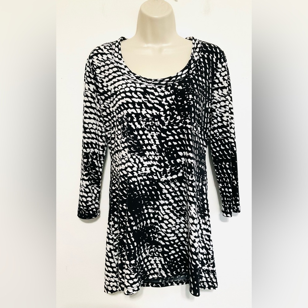Chaus Black and White Abstract Print 3/4 sleeve Top